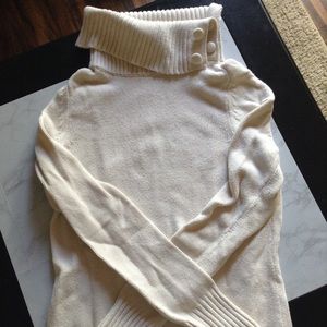 Banana republic cream turtle neck sweater